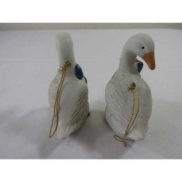 Pair of VTG White Geese Blue Bow Ceramic Figures Farmhouse Cottage Collectable - Picture 3 of 6